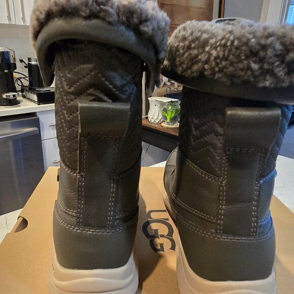 UGG ADIRONDACK III NYLON QUILTED SLATE WATERPROOF Boot US WOMEN'S SIZE 6 NEW - Picture 7 of 15
